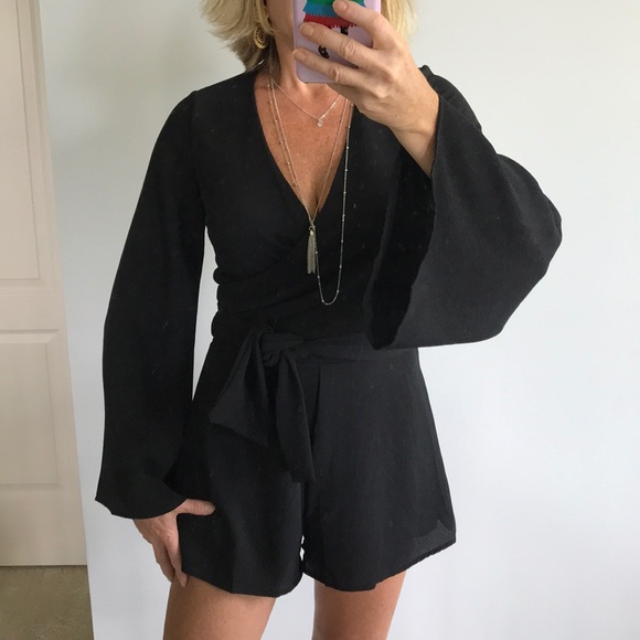 ♥️1 SIZE SMALL♥️Black Bell Sleeve Romper - Picture 3 of 7